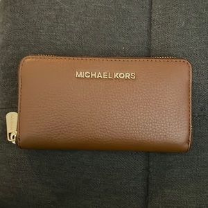 Michael Kors Zip Wallet